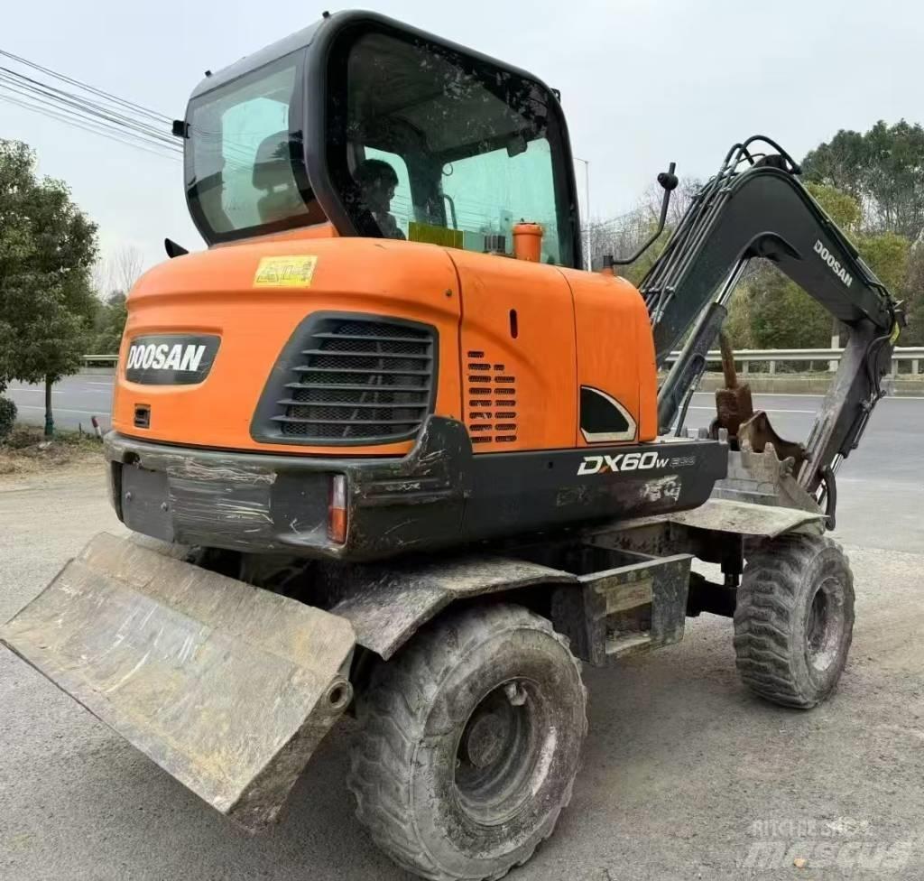 Doosan DX 60 Hjulgrävare