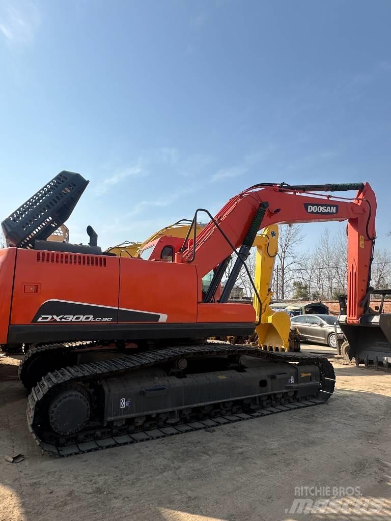 Doosan DX 300 Bandgrävare