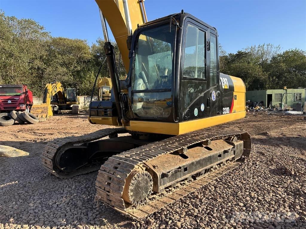 CAT 320 D L Bandgrävare