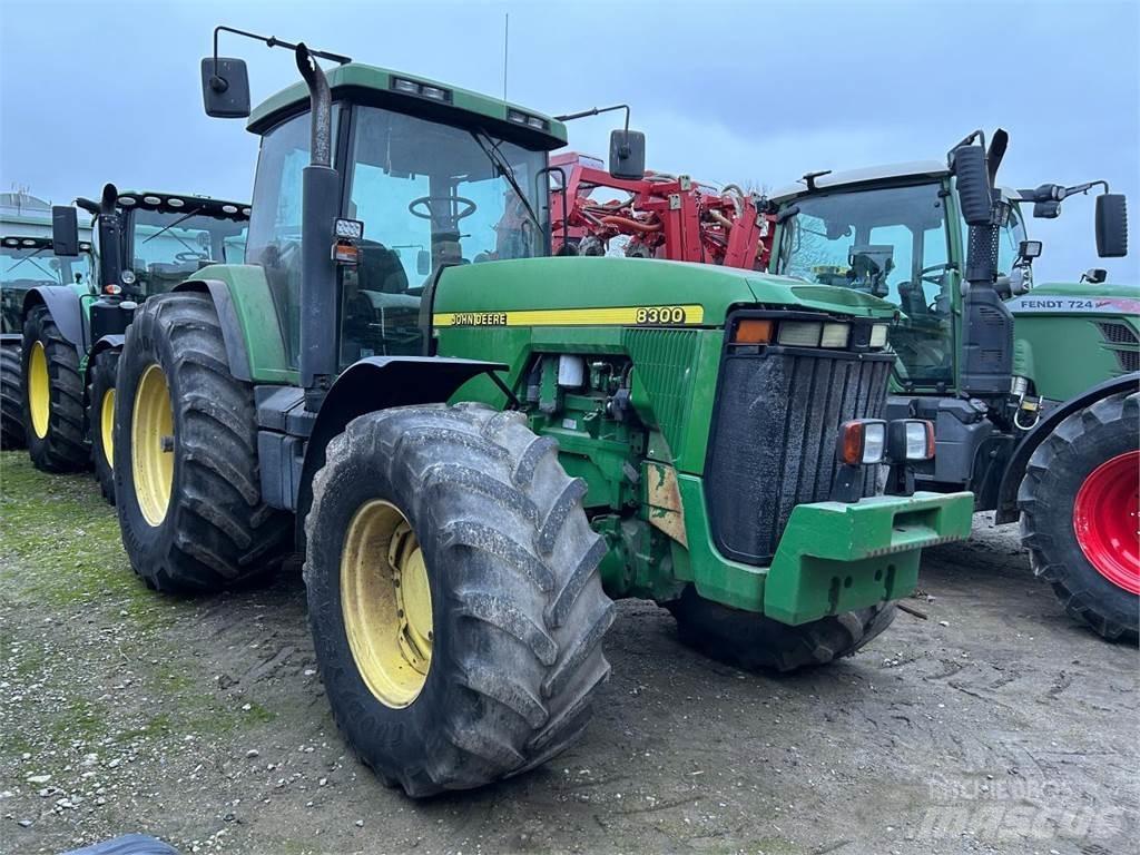 John Deere 8100 Traktorer