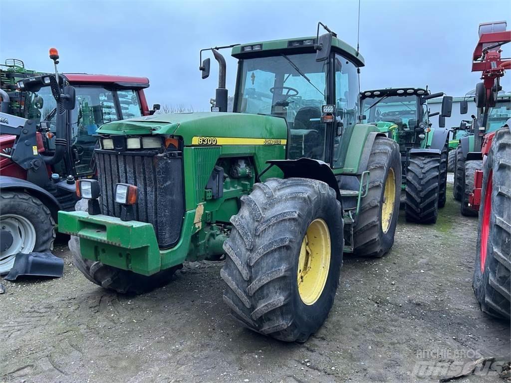 John Deere 8100 Traktorer