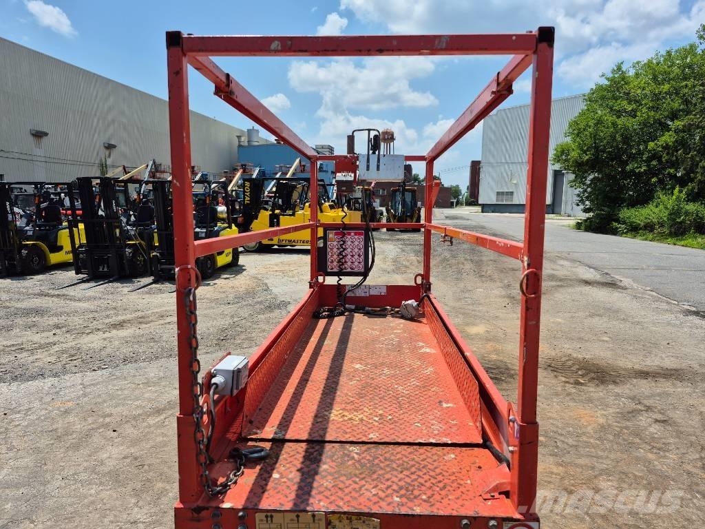 SkyJack SJ 3220 Saxliftar