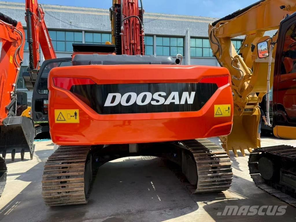 Doosan DX 225 Bandgrävare