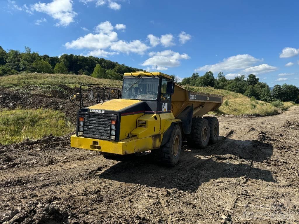 CAT D 300 E Midjestyrd dumper