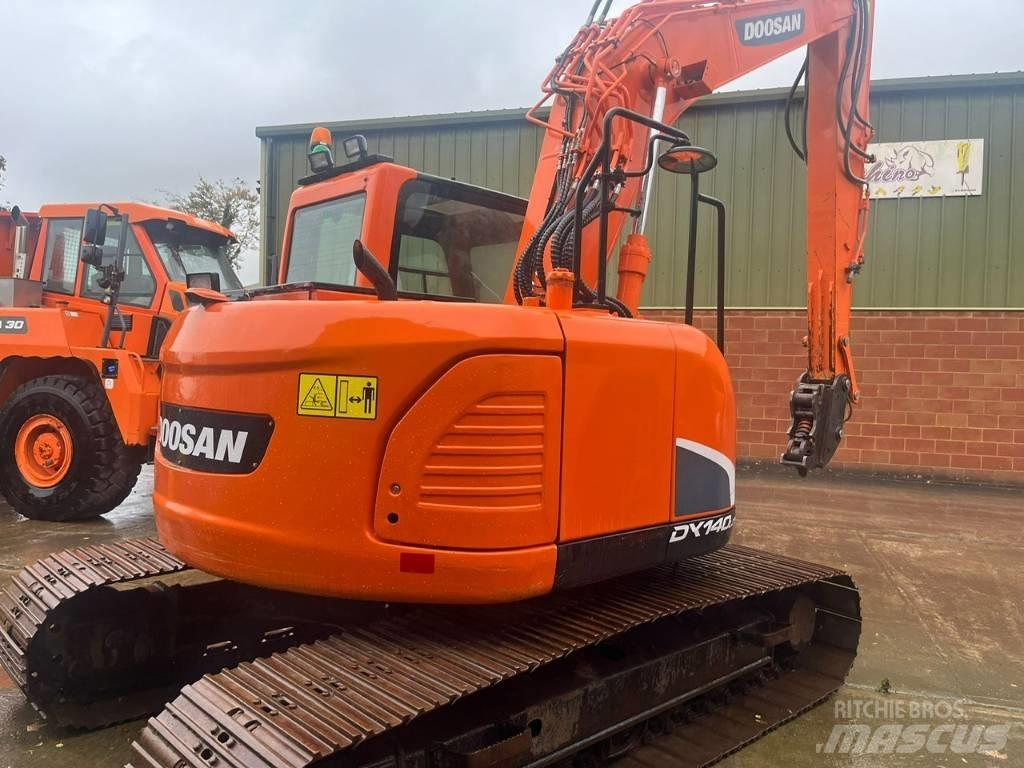  2015 DX140LCR-3 Bandgrävare