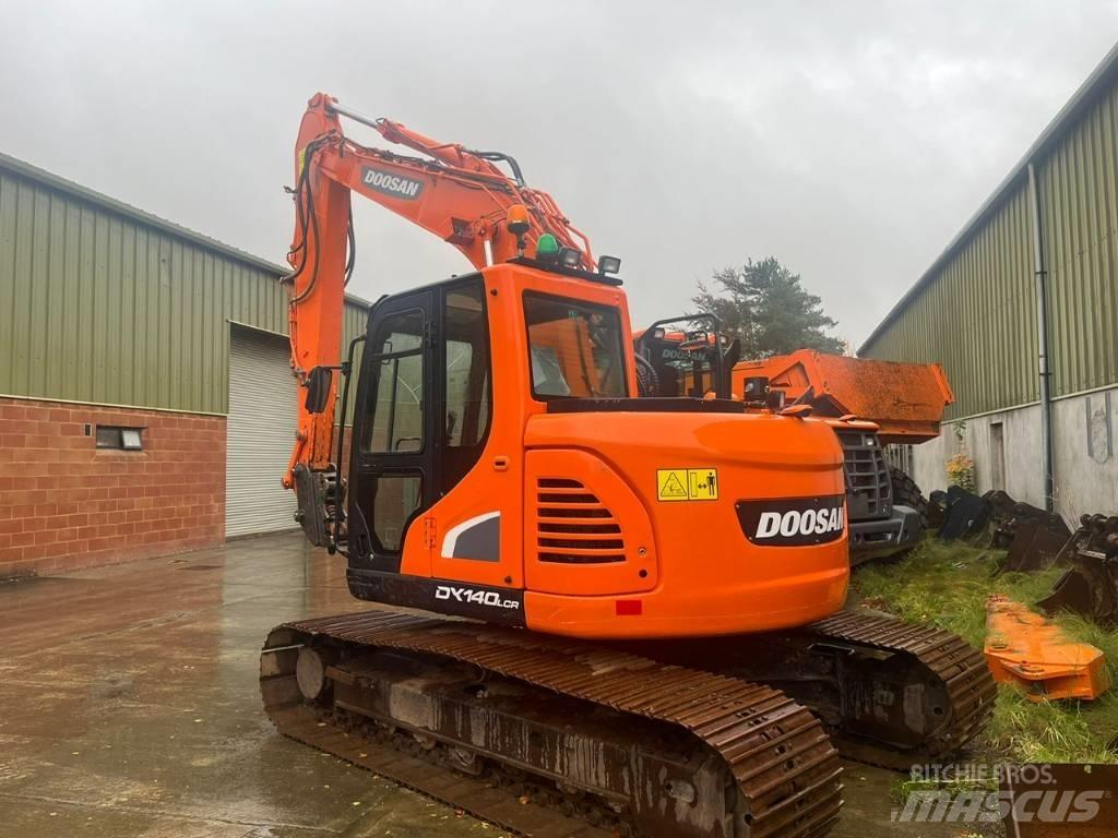  2015 DX140LCR-3 Bandgrävare