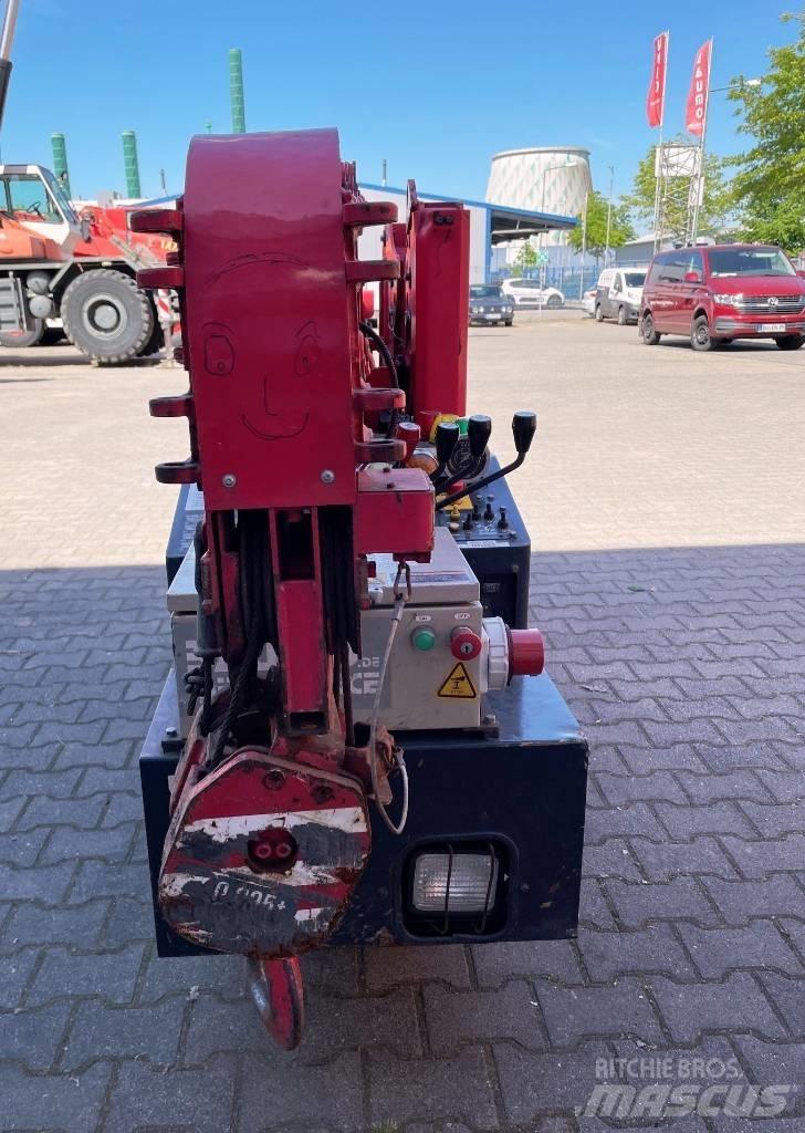 Unic URW-095 Minikranar