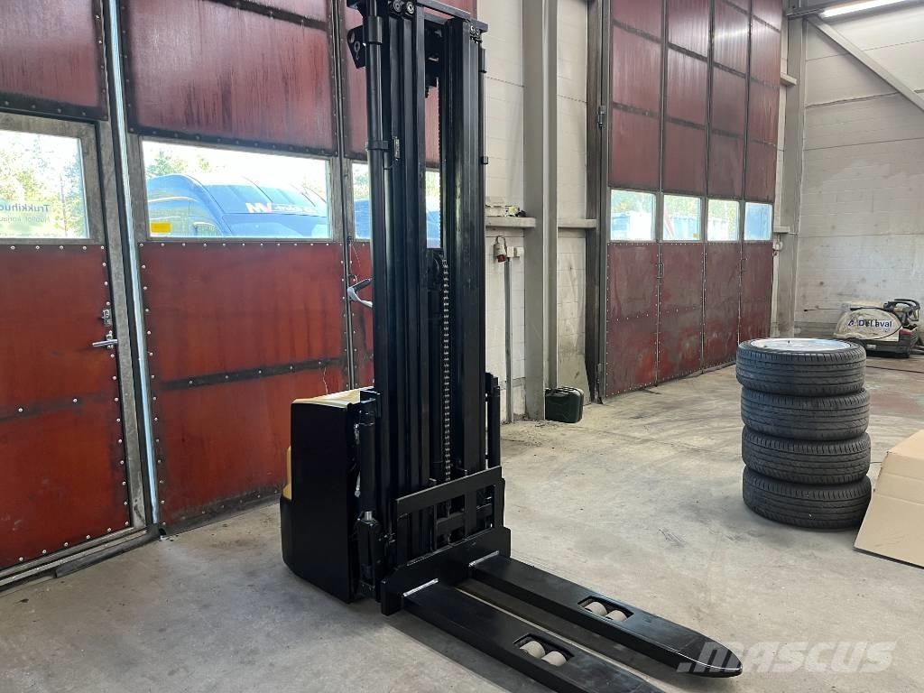 CAT NSP16N2 Manuella pallstaplare
