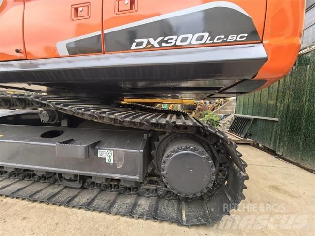 Doosan DX 300 LC Bandgrävare