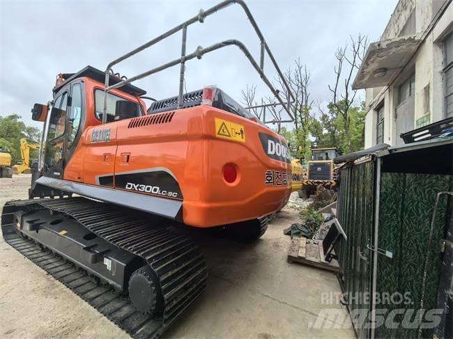 Doosan DX 300 LC Bandgrävare