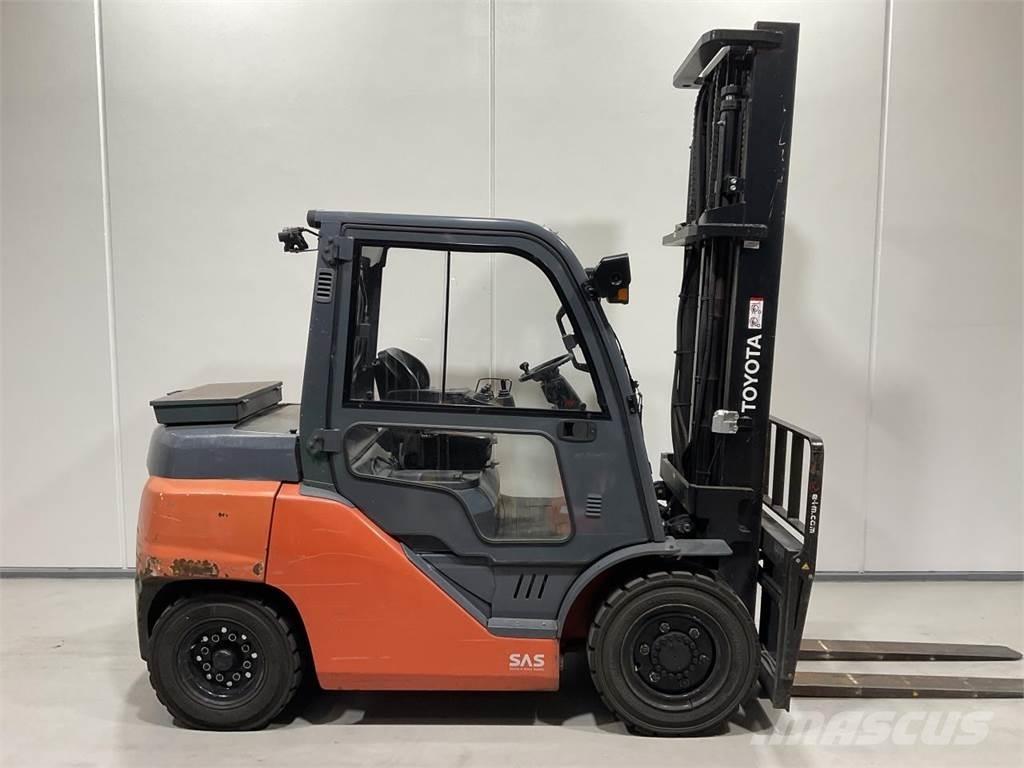 Toyota 40-8FD40N Dieselmotviktstruckar