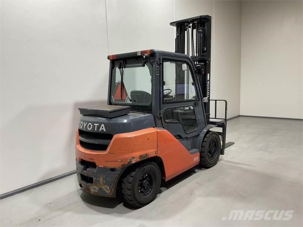 Toyota 40-8FD40N Dieselmotviktstruckar
