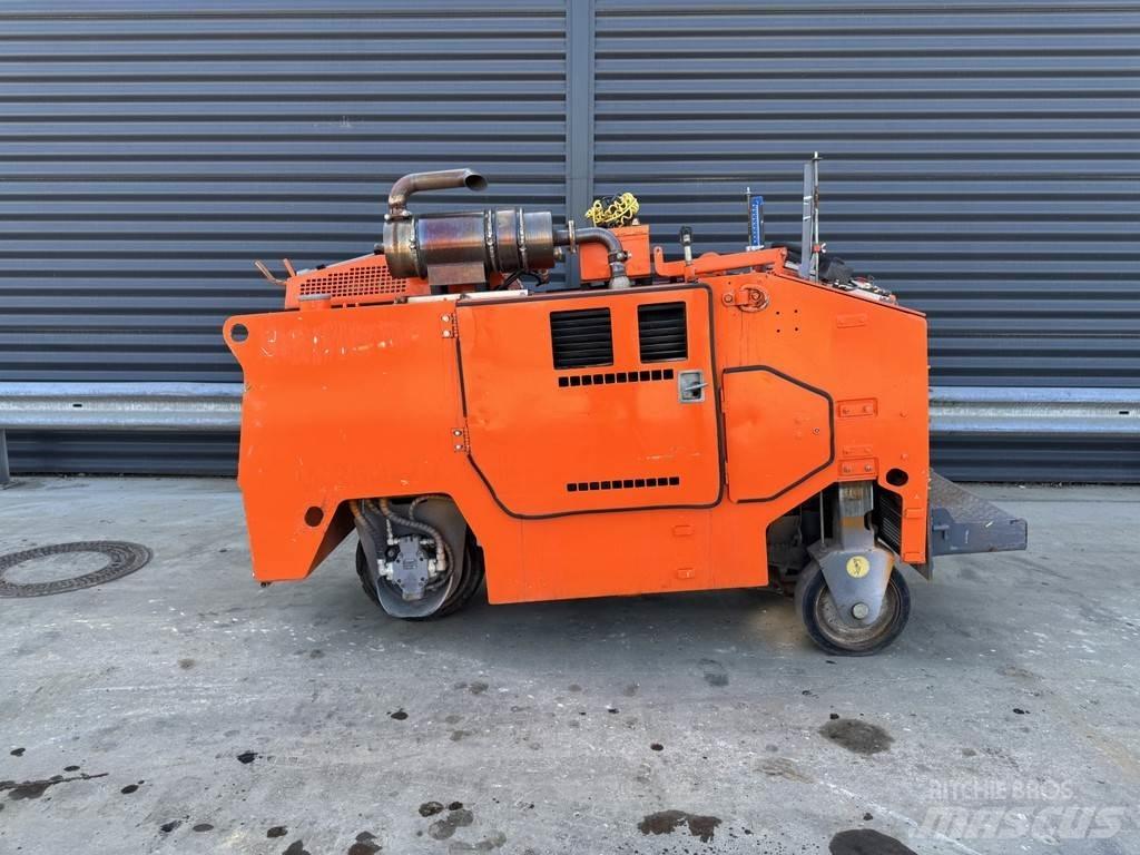 Wirtgen W 350 Asfaltskallfräsmaskiner