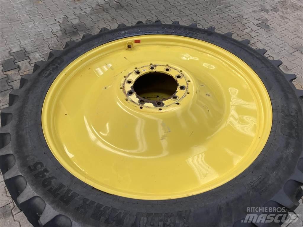 BKT 320/90R54 Däck, hjul och fälgar