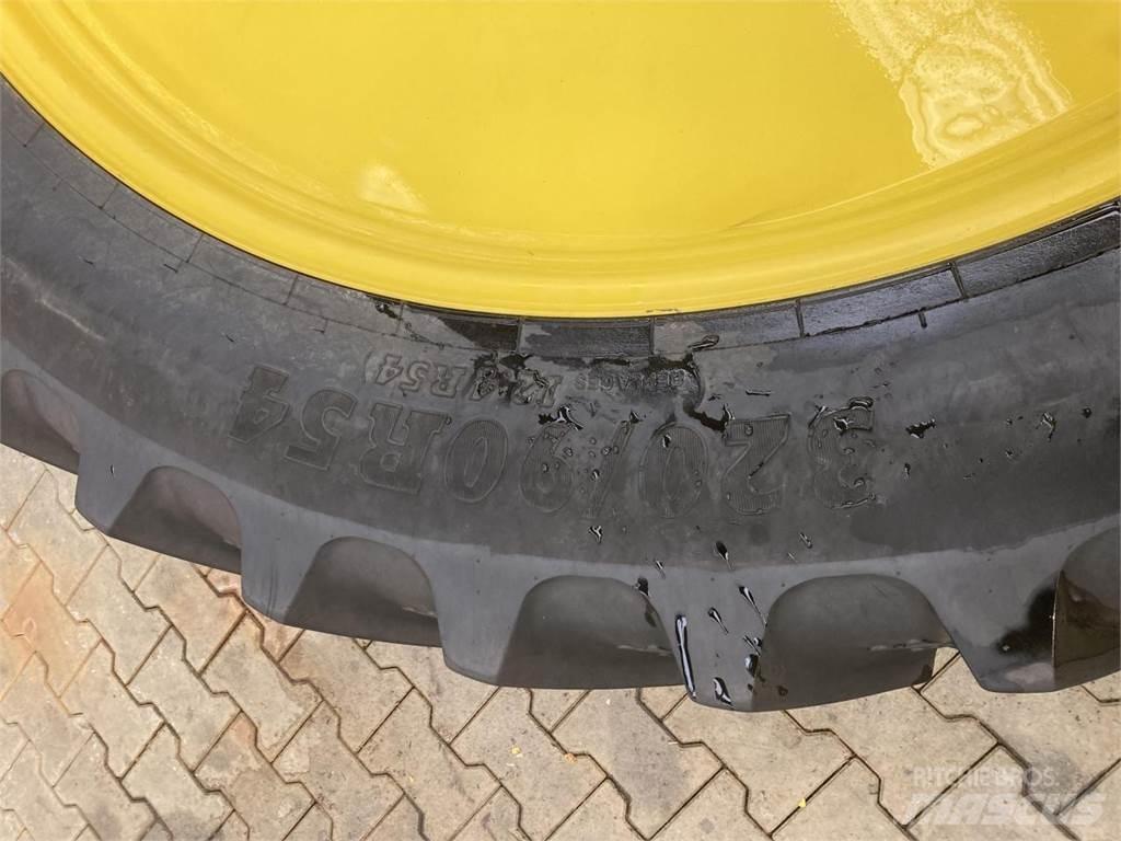 BKT 320/90R54 Däck, hjul och fälgar