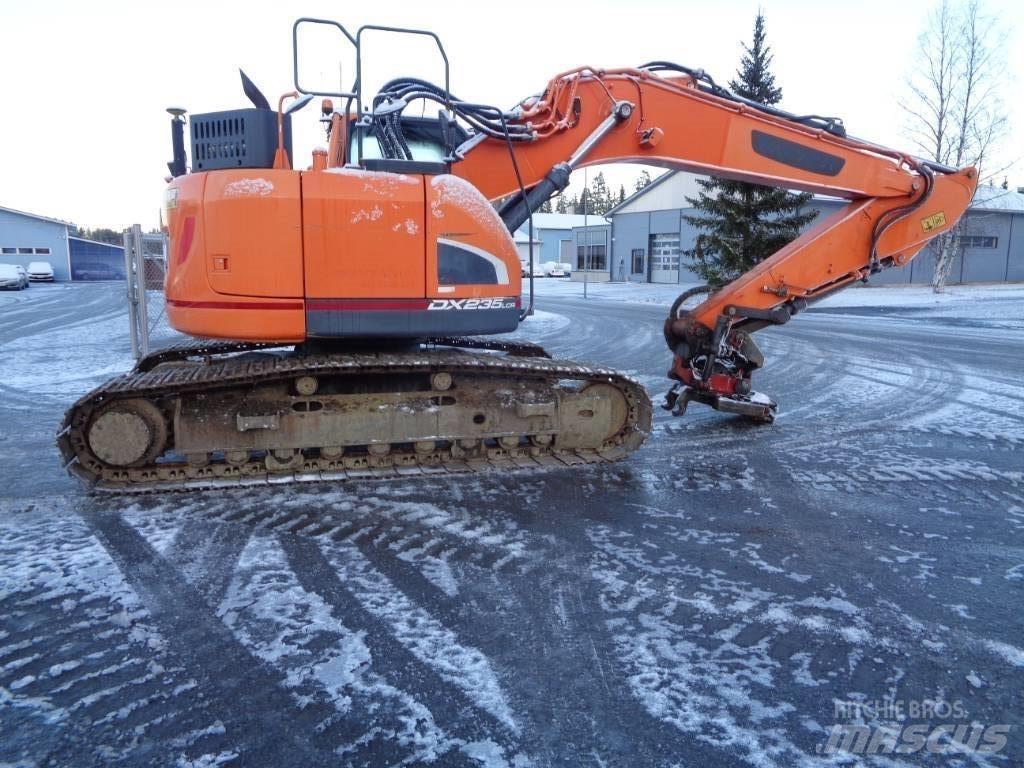 Doosan DX 235 Bandgrävare