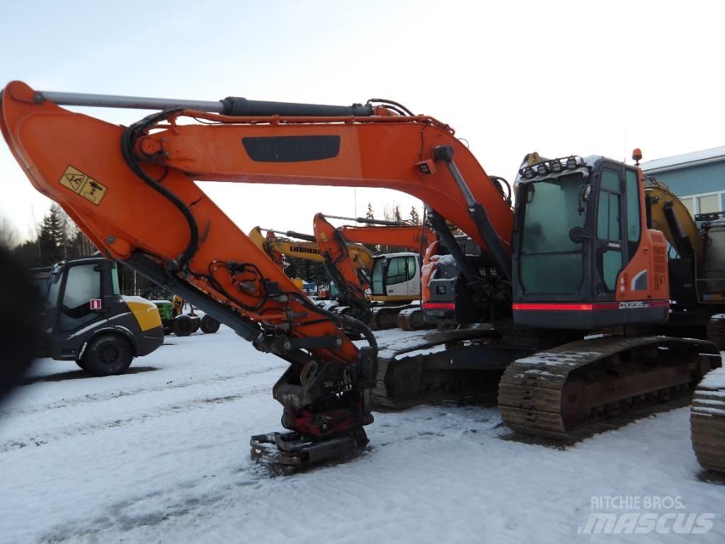 Doosan DX 235 Bandgrävare
