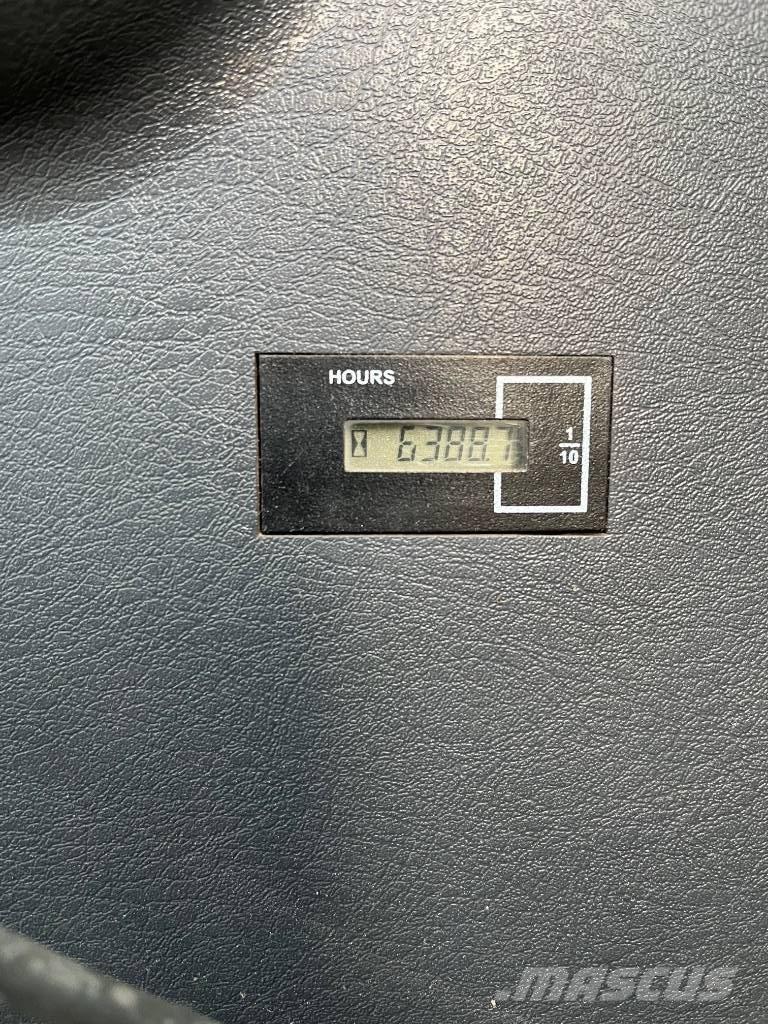 Hyundai HX 145 LCR Bandgrävare