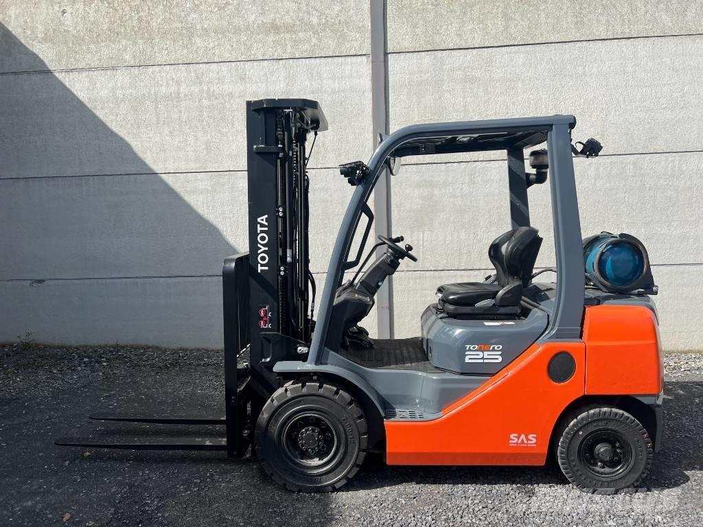 Toyota 02-8 FGF 25 Gasolmotviktstruckar
