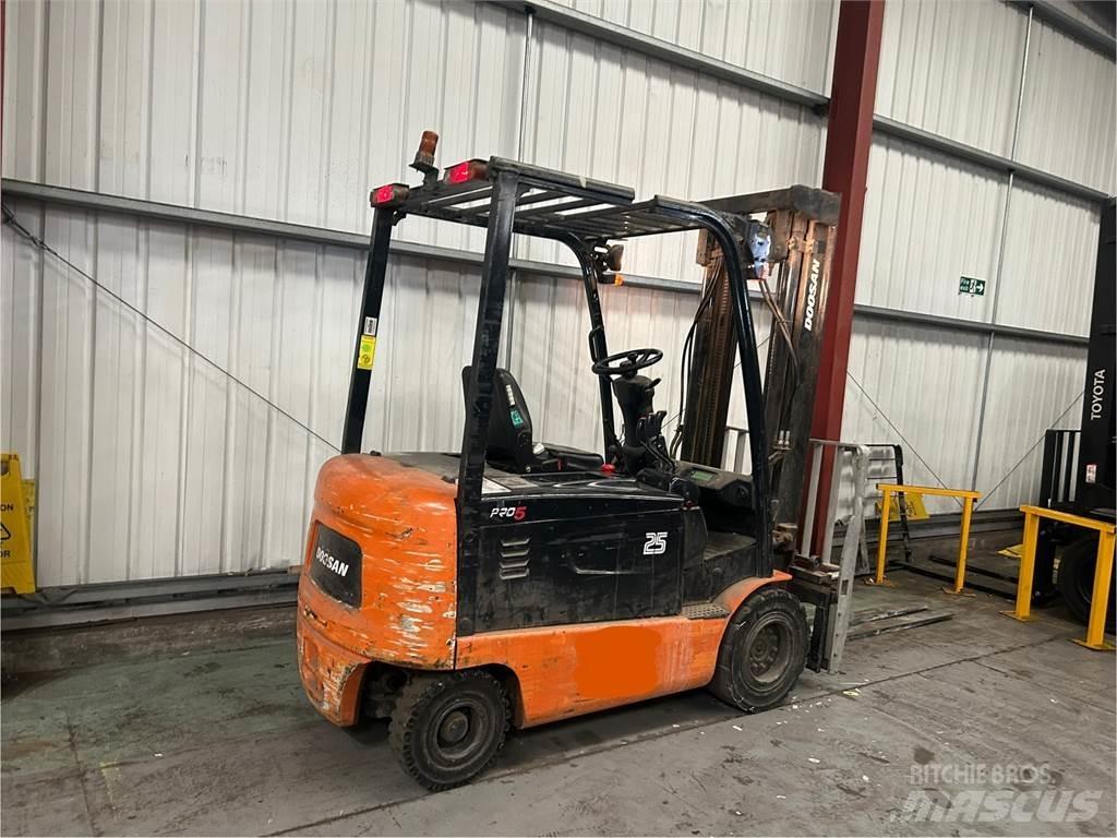 Doosan B25X-5 Elmotviktstruckar
