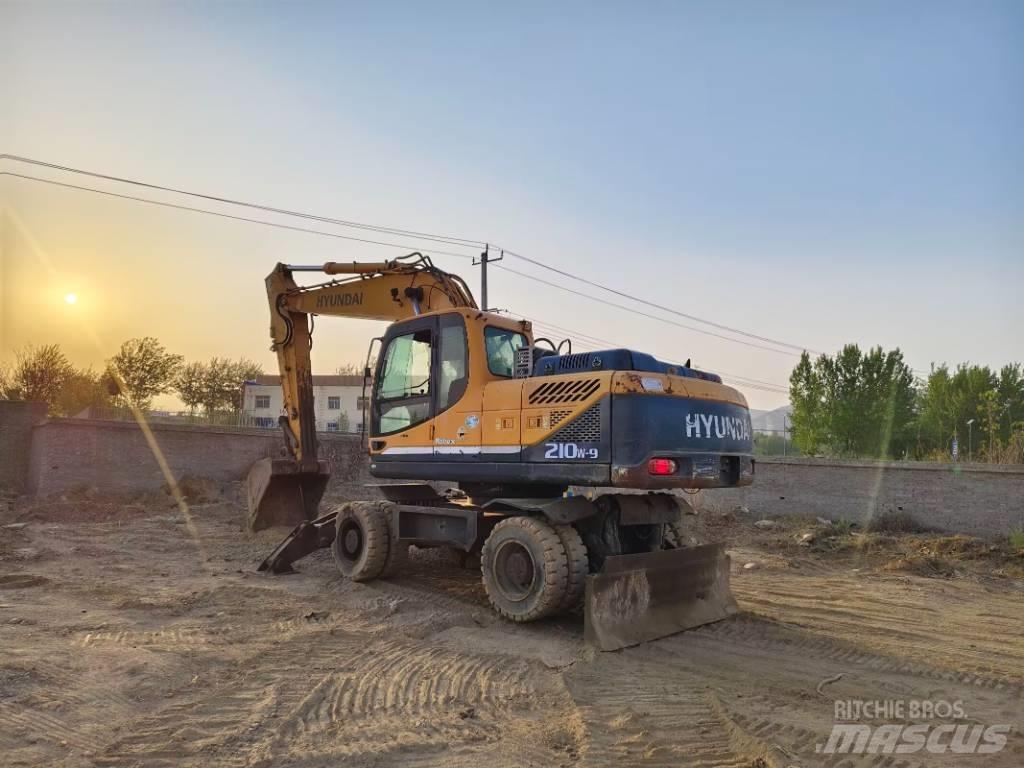 Hyundai R210W-9 Hjulgrävare