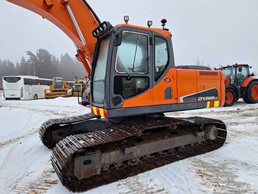 Doosan DX 225 LC Bandgrävare