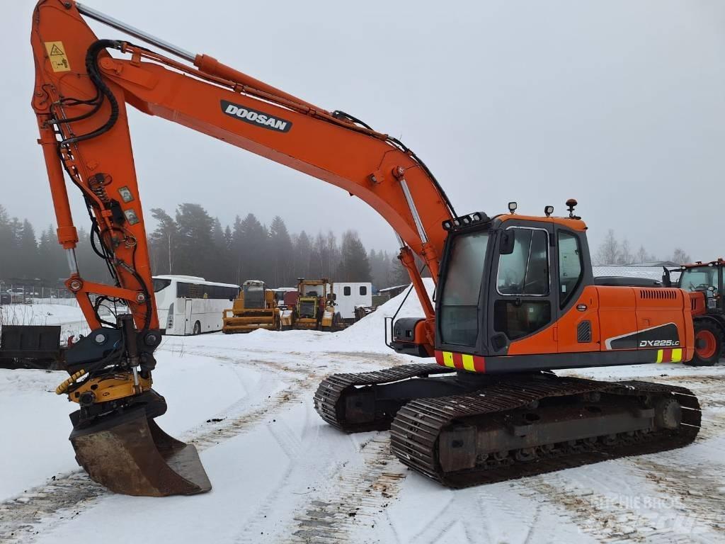 Doosan DX 225 LC Bandgrävare