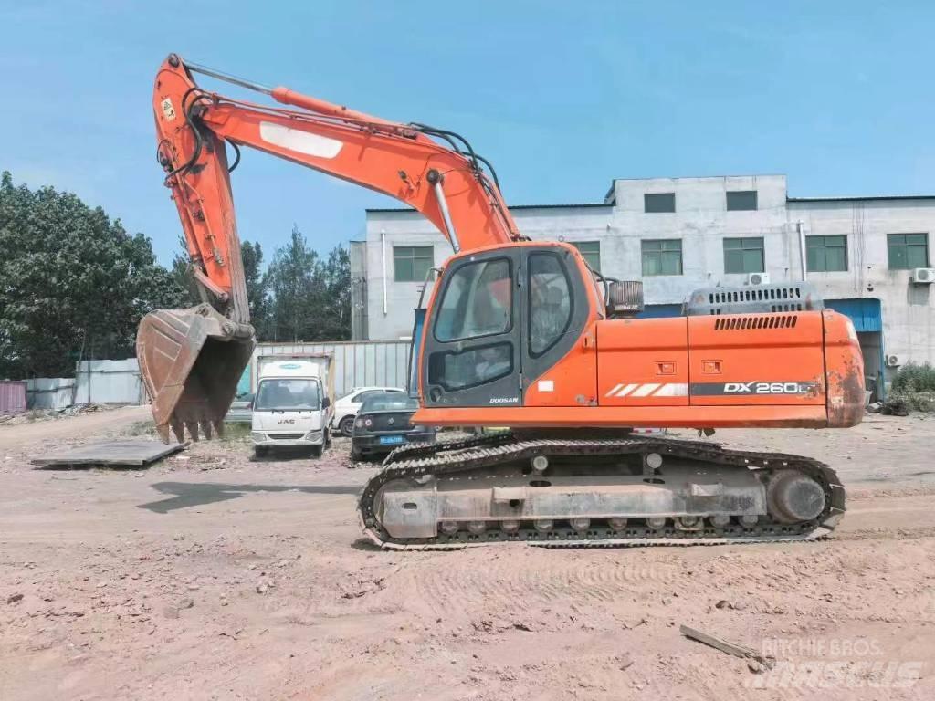 Doosan DX 260 Bandgrävare