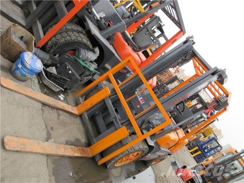 TCM FD 30 Dieselmotviktstruckar