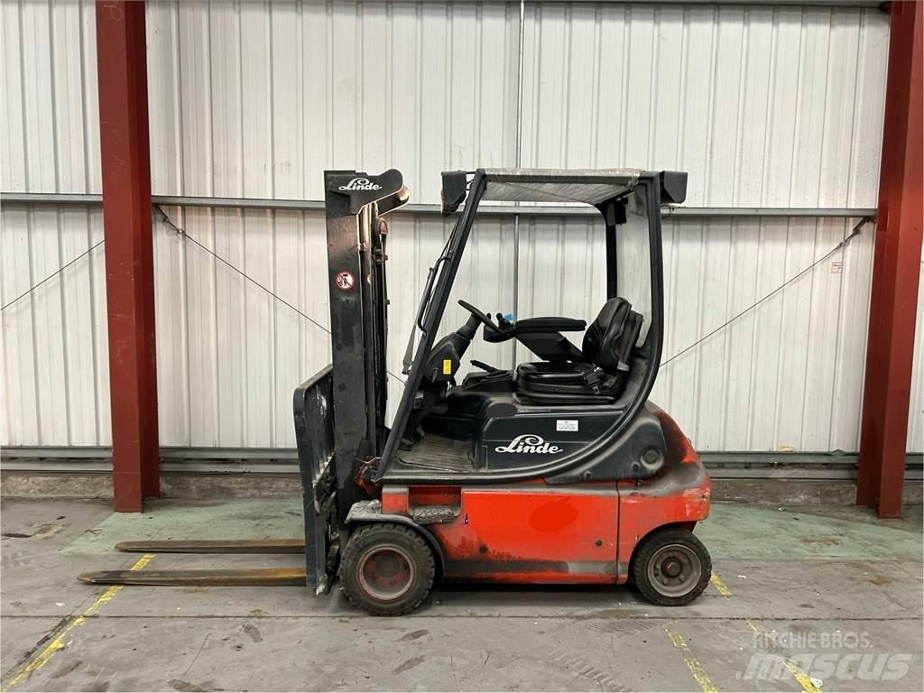 Linde E18P-02 Elmotviktstruckar