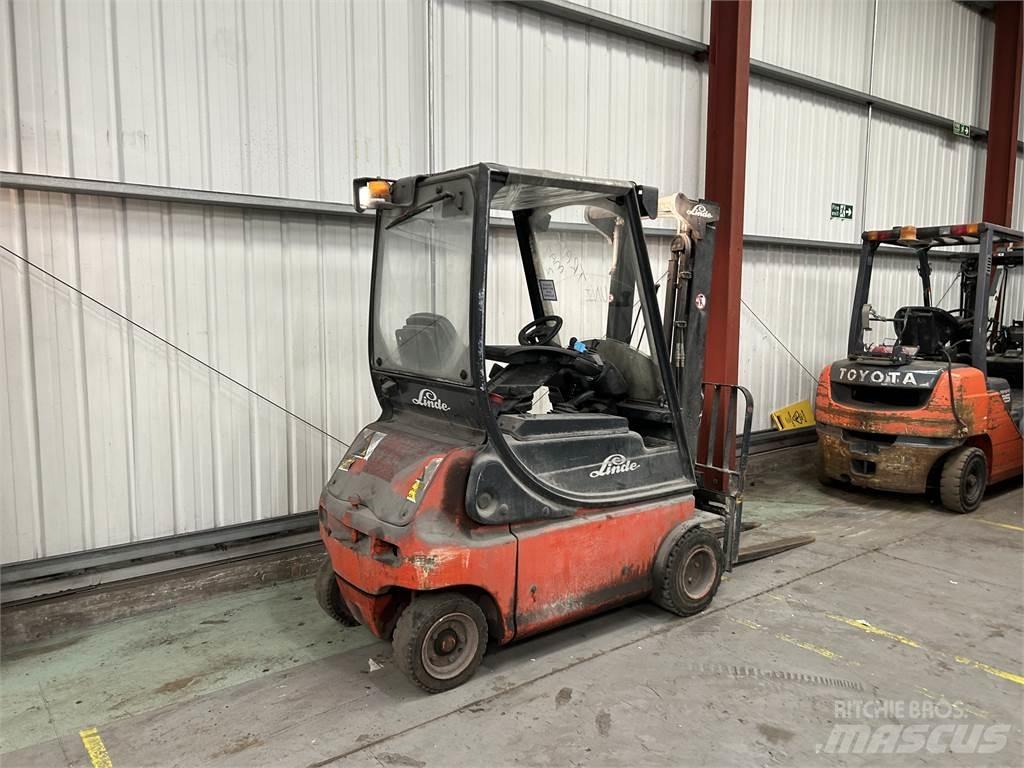 Linde E18P-02 Elmotviktstruckar