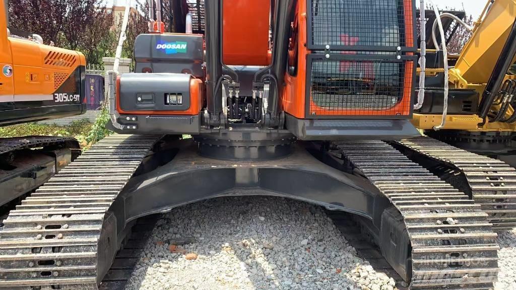 Doosan DX 300 LC Bandgrävare