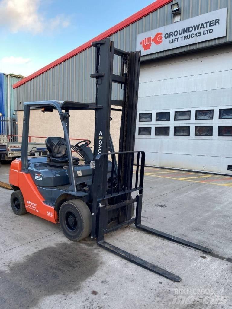 Toyota 02-8 FDF 25 Dieselmotviktstruckar