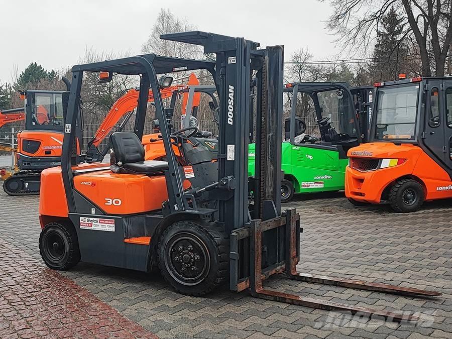 Doosan D30G Dieselmotviktstruckar
