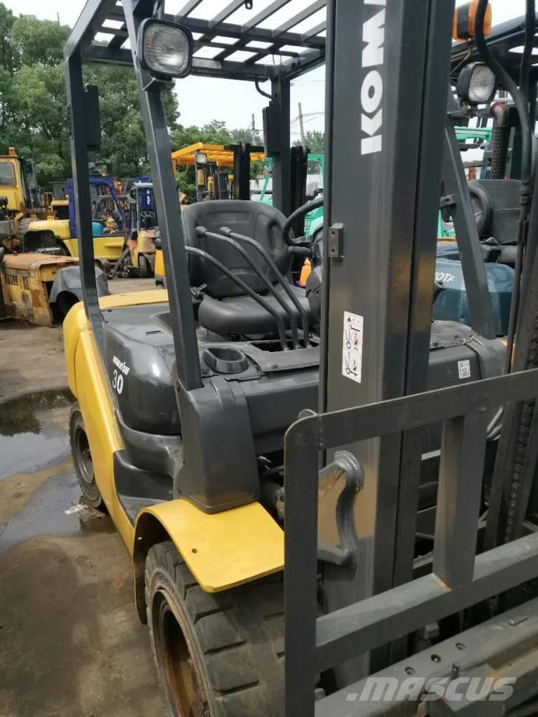 Komatsu 30 Teleskoplastare