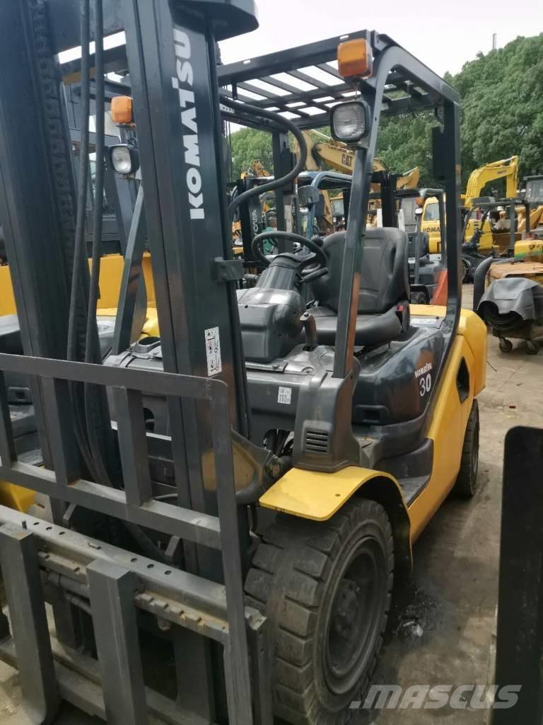 Komatsu 30 Teleskoplastare