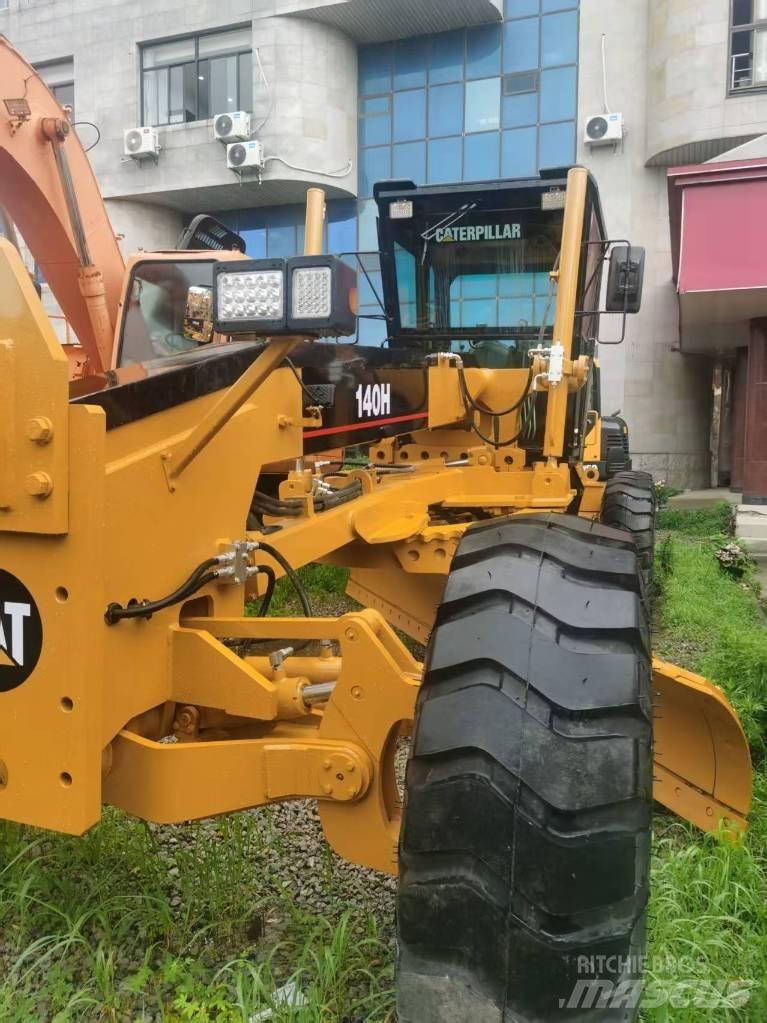 CAT 140 H Grävlastare