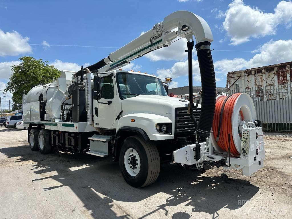 Freightliner 114 SD Slamsugningsbil