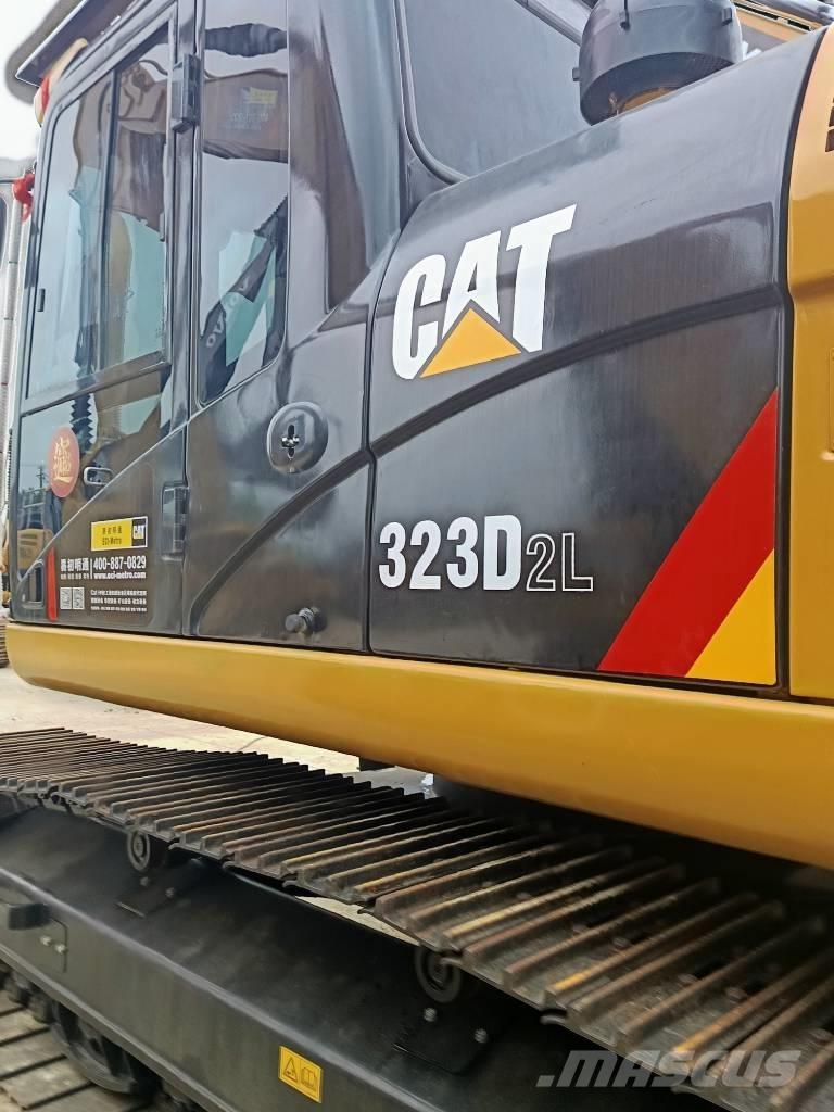 CAT 323 D2L Bandgrävare