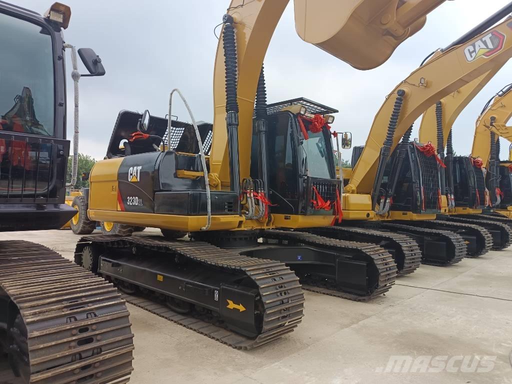 CAT 323 D2L Bandgrävare