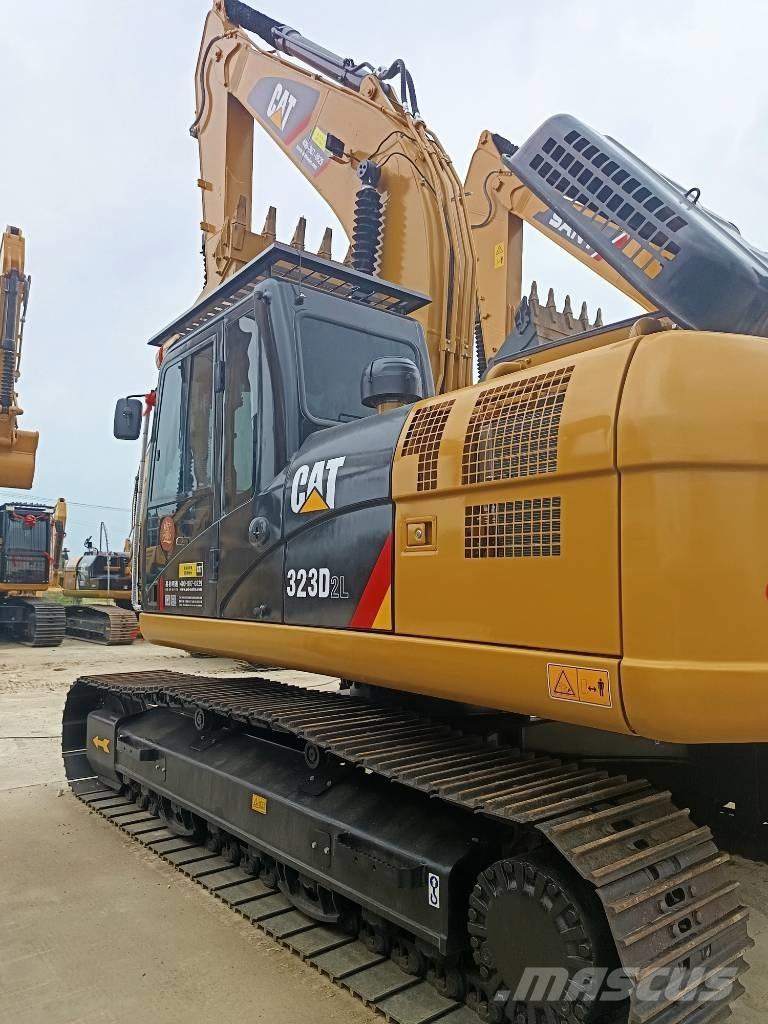 CAT 323 D2L Bandgrävare