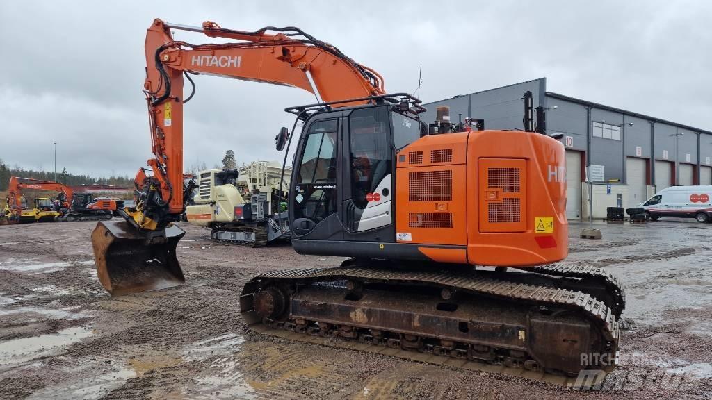 Hitachi ZX225USLC-6 Bandgrävare