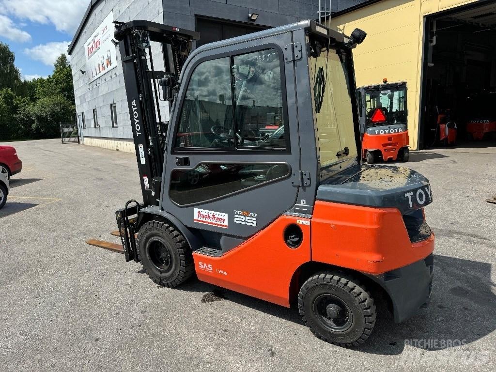 Toyota 52-8FDF25 Dieselmotviktstruckar