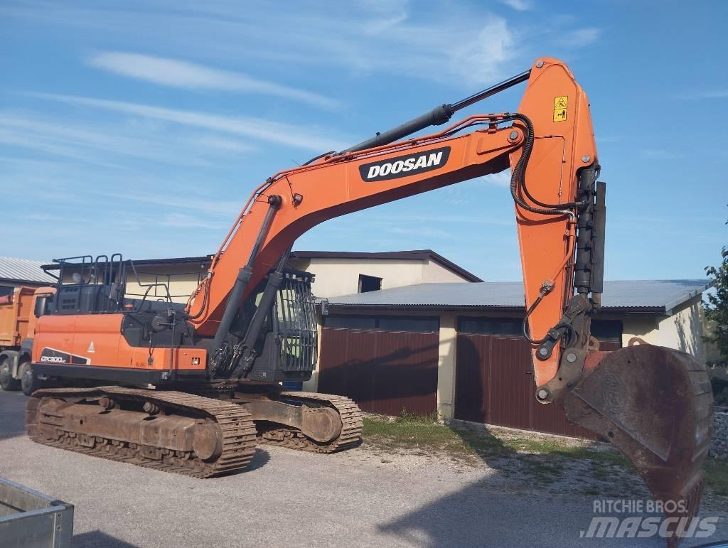 Doosan DX 300 LC Bandgrävare