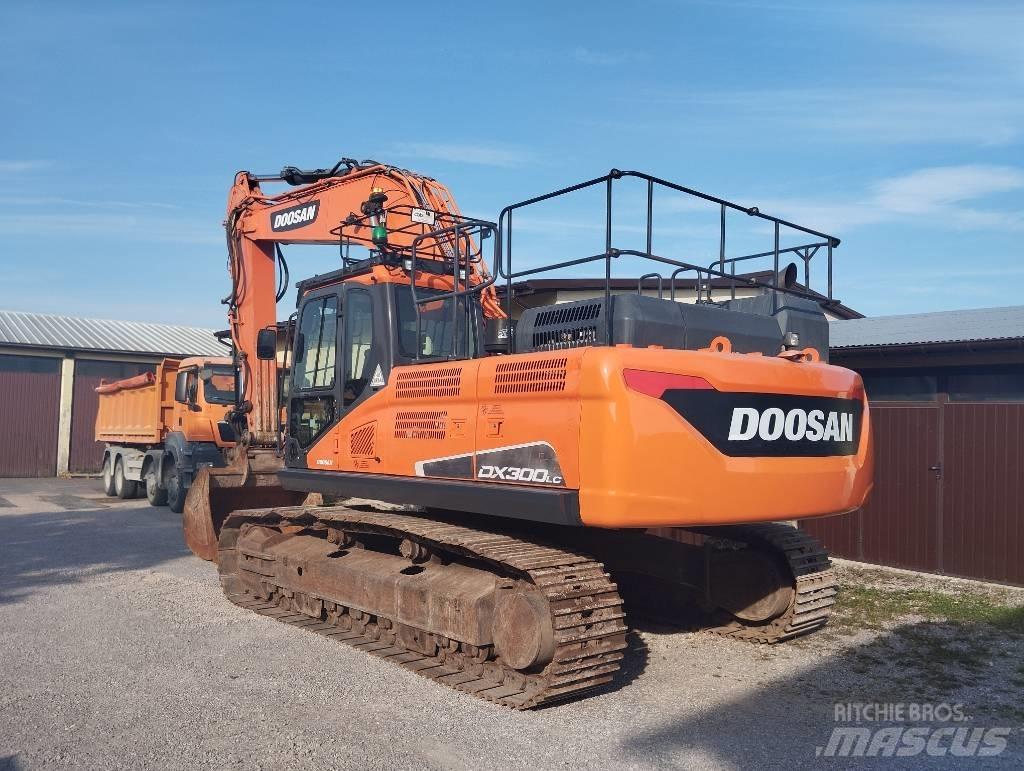 Doosan DX 300 LC Bandgrävare