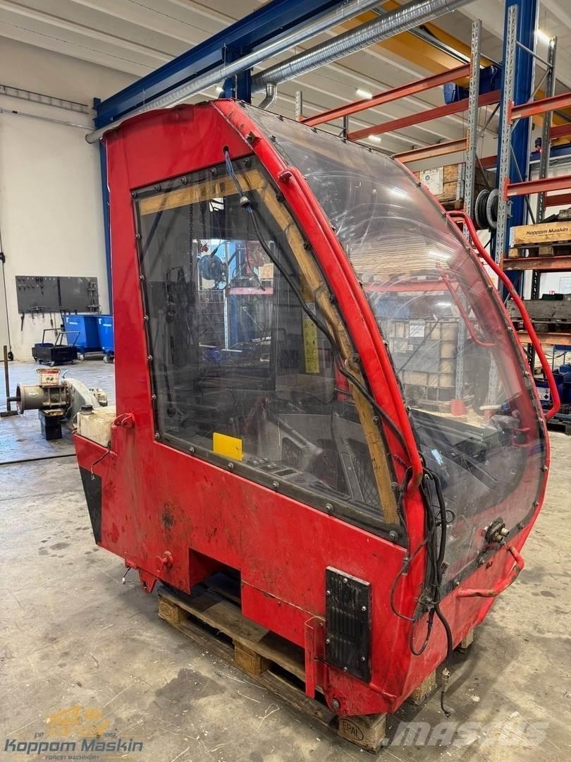 Komatsu 951 Hytter och interiör