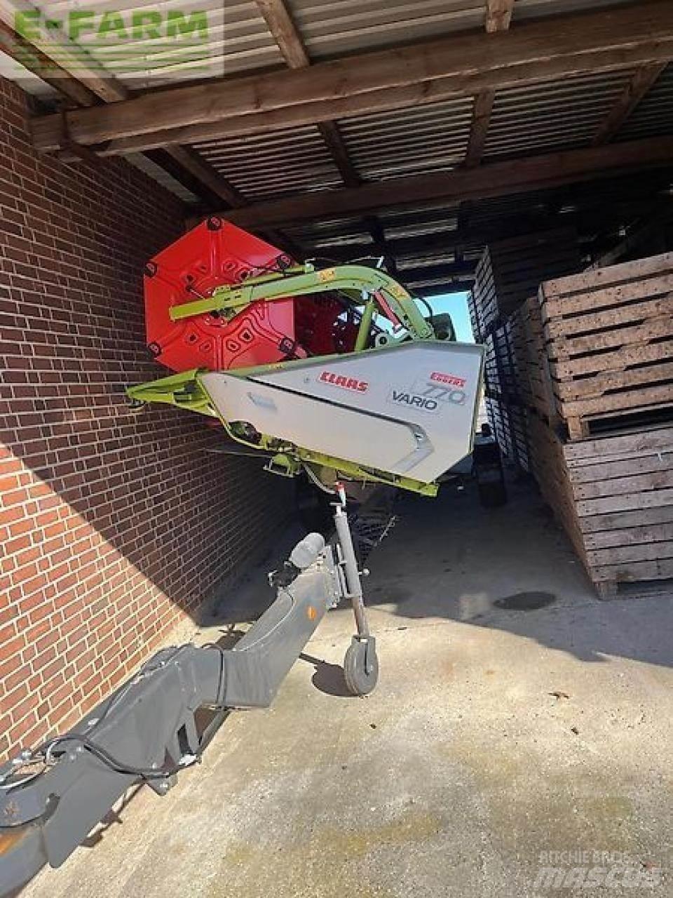CLAAS trion 730 Skördetröskor