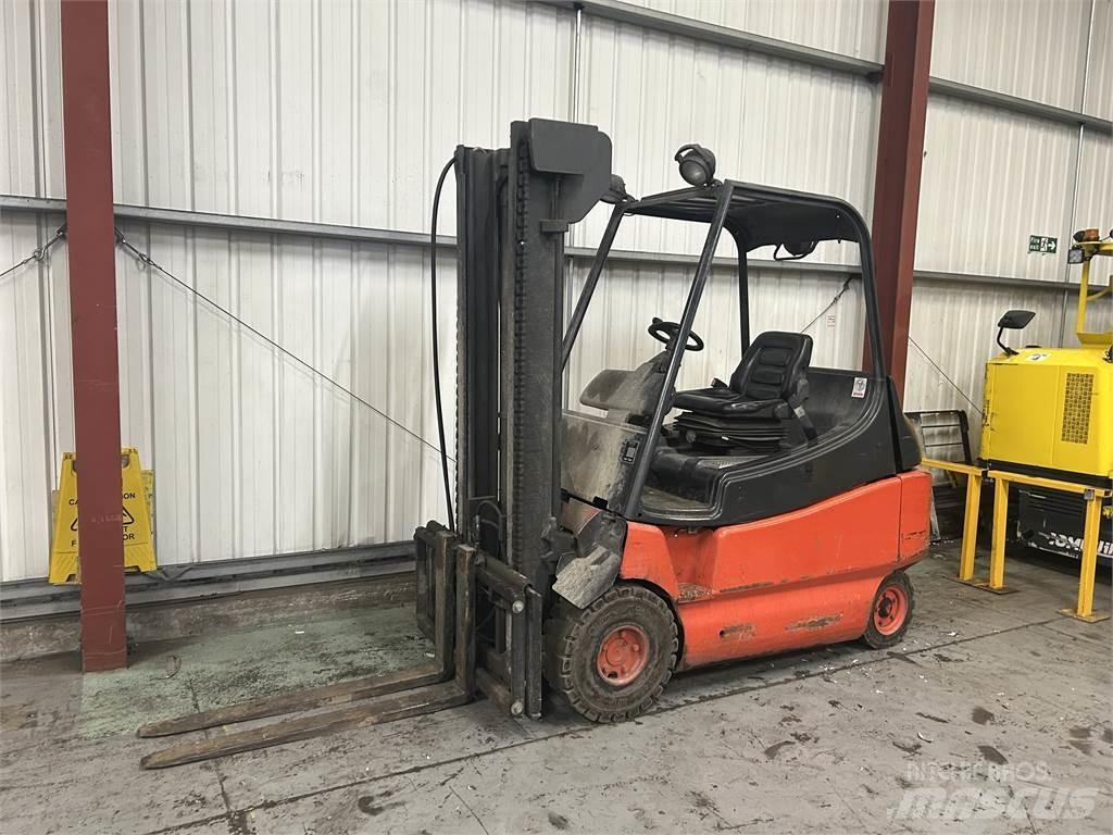 Linde E30-02 Elmotviktstruckar