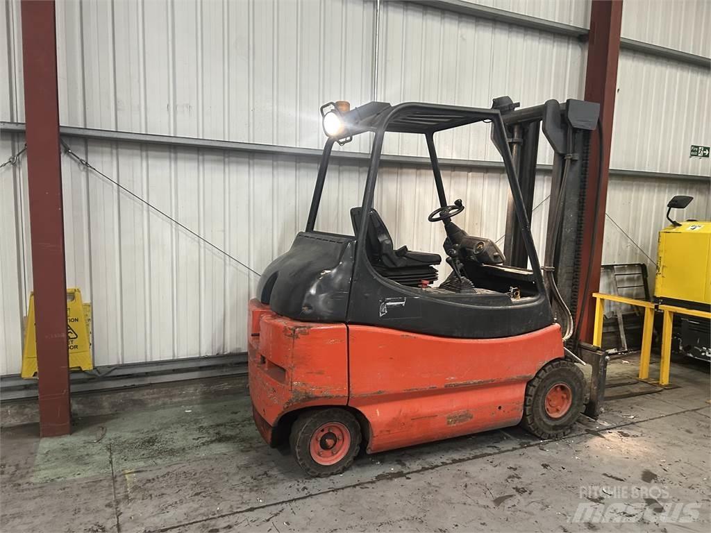 Linde E30-02 Elmotviktstruckar