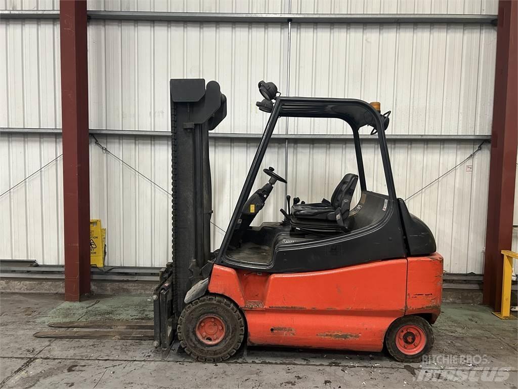 Linde E30-02 Elmotviktstruckar